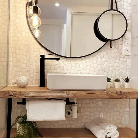 Mini Independante A 350m De La *