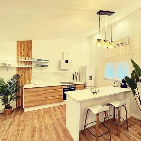 Mini Independante A 350m De La 펜션 루키아나